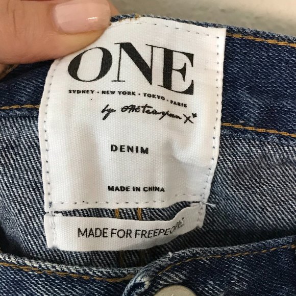 One X OneTeaspoon for Free People Outlaws Distressed Shorts - Picture 3 of 10